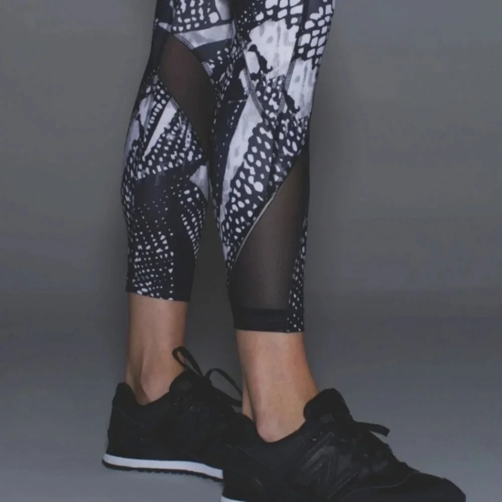 LULULEMON Inspire Tight II Mesh full Luxtreme Static Mist White Black legging 6